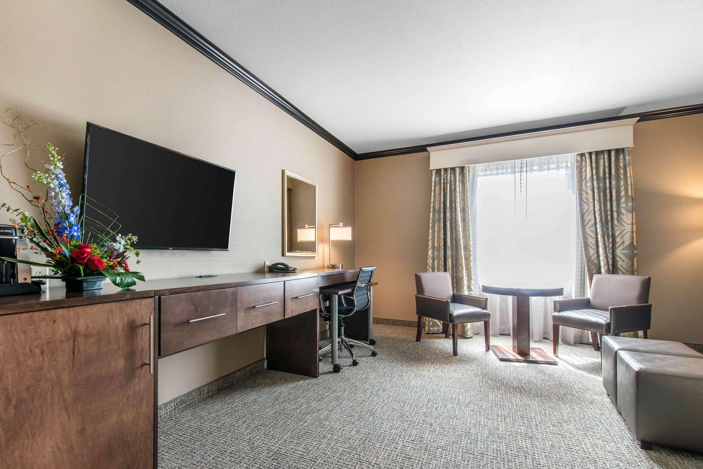 The Heritage Inn & Suites, Ascend Hotel Collection Гарден-Сіті Екстер'єр фото