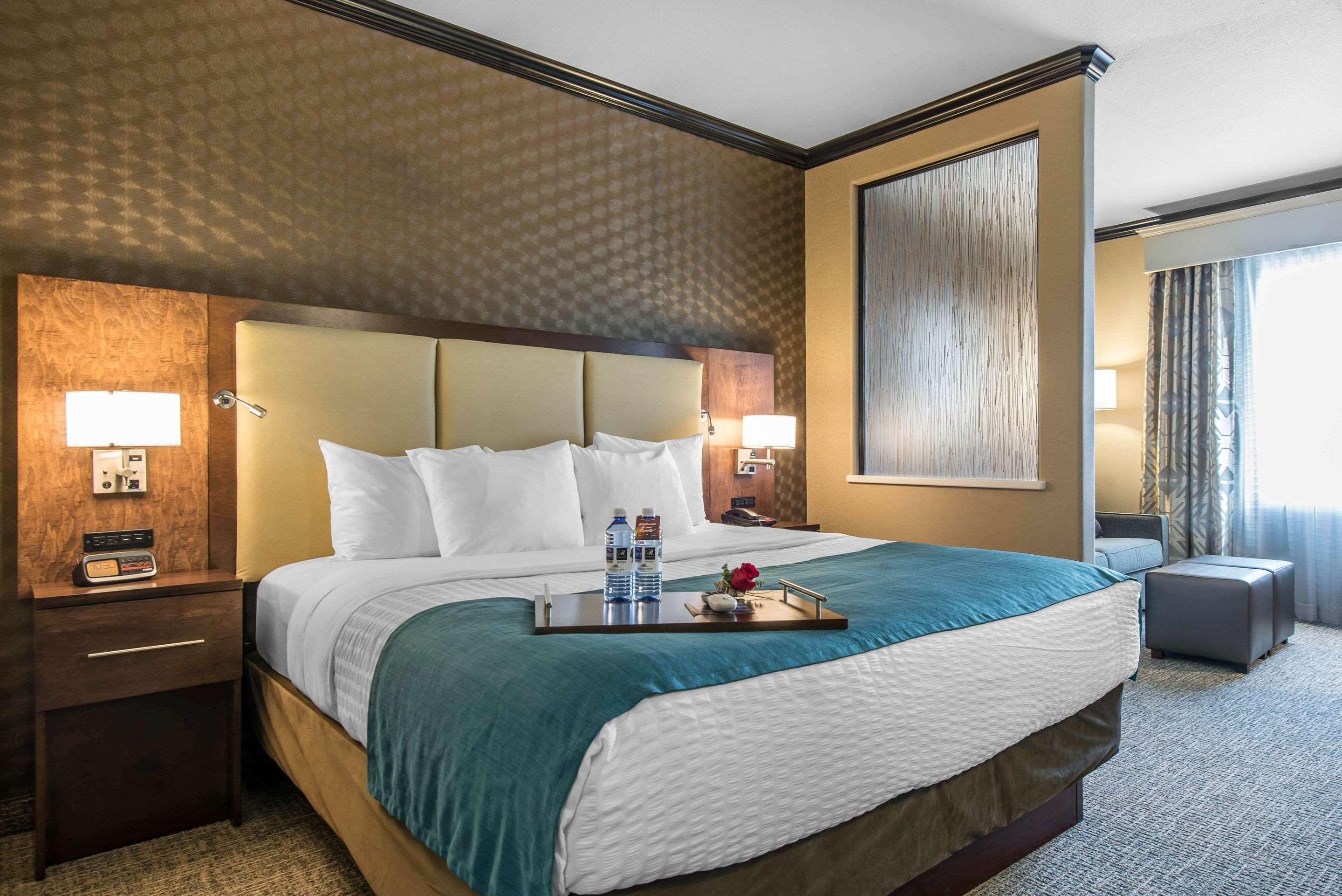 The Heritage Inn & Suites, Ascend Hotel Collection Гарден-Сіті Екстер'єр фото
